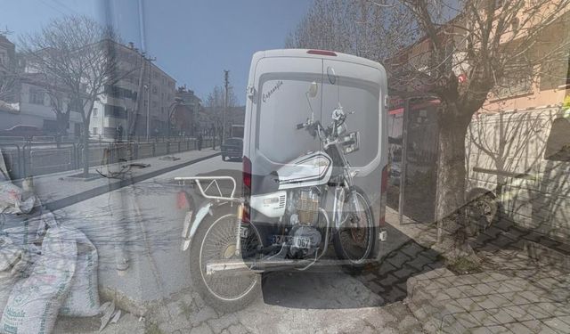 Kameraya Yansıyan Kaza: Genç Sürücü Havaya Savruldu!