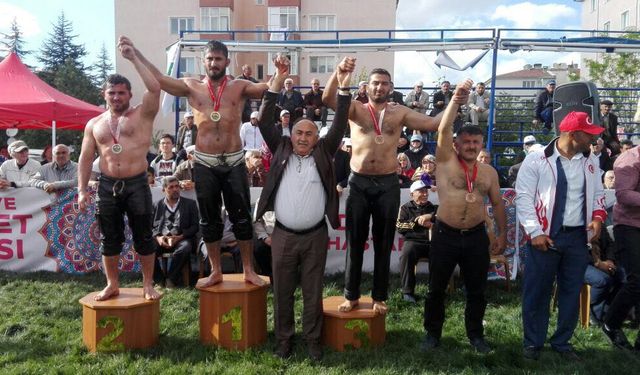 BEN SPORCUNUN ZEKİ VE AHLAKLISINI SEVERİM....