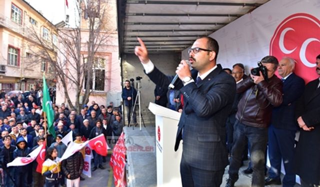 TOSYA CUMHURİYET MEYDANI BÖYLE COŞKU GÖRMEDİ "MHP ADAYI VOLKAN KAVAKLIGİL KONUŞTU VATANDAŞ COŞTU"