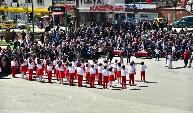 23 NİSAN ULUSAL EGEMENLİK VE ÇOCUK BAYRAMI TOSYA'DA KUTLANDI.. "Başkan Kavaklıgile Çocukların Yoğun İlgisi Dikkat Çekti"..