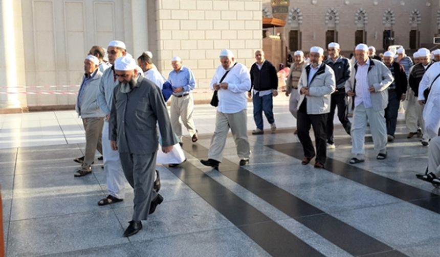 TOSYA YENİ CAMİ İMAMI  MEHMET EMİN GEMALMAZ'DAN  MÜBAREK YOLLARDA   MUHTEŞEM İLAHİLER